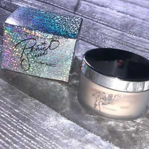 MAC Patrick Starrr setting powder!